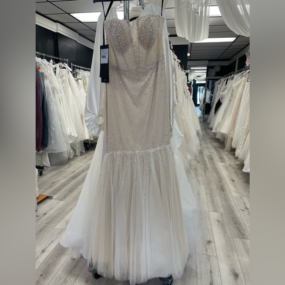 Vera Wang Nuncia size 12